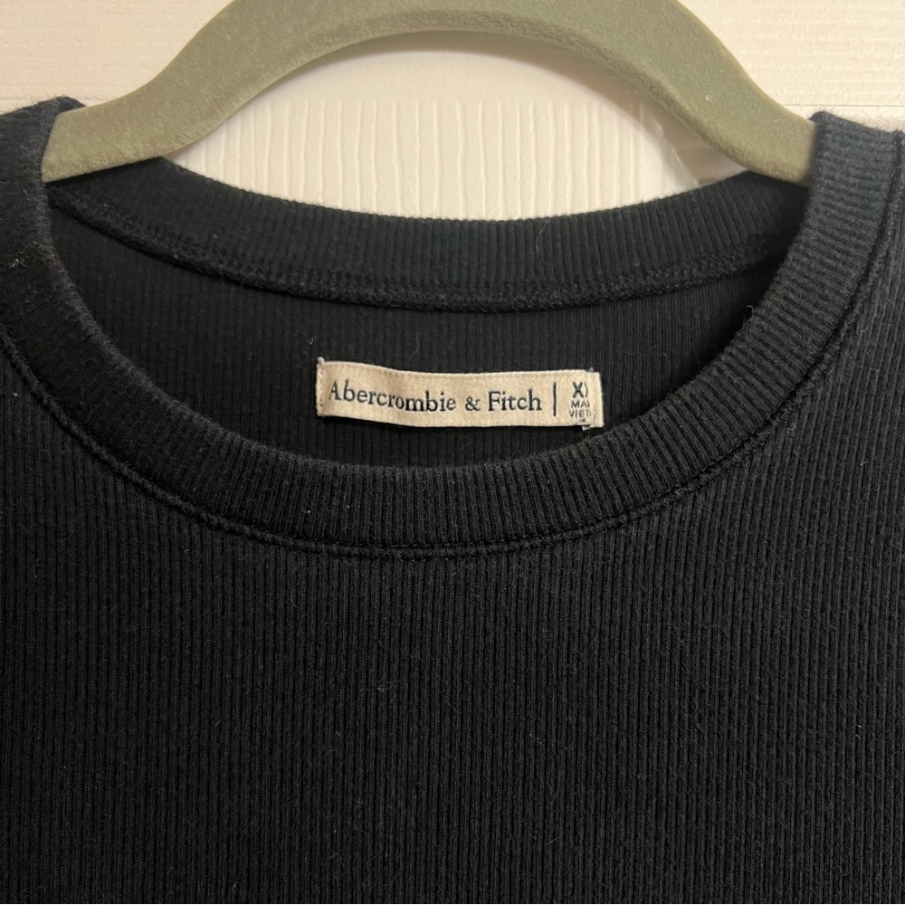 A&F Ribbed Crewneck Long-Sleeve Bodysuit Black - Picture 8 of 8